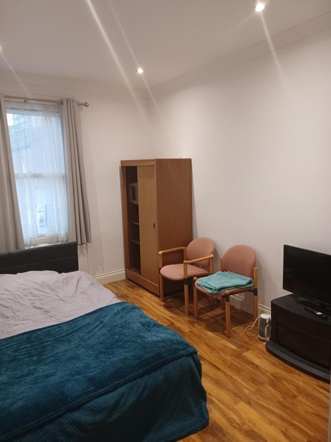 Beautiful Room In Lovely Flat London Eksteriør bilde