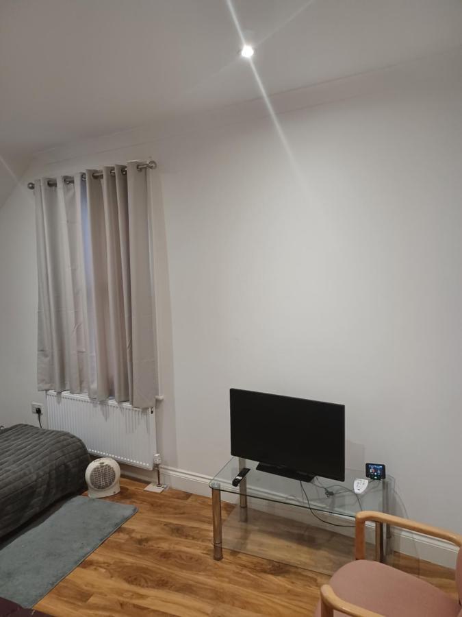 Beautiful Room In Lovely Flat London Eksteriør bilde